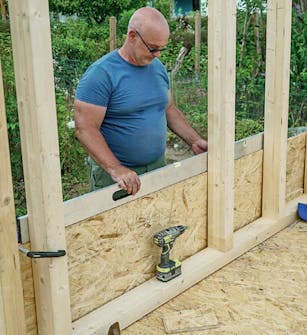 Isoleret anneks: Første plade på isoleret anneks Isoleret anneks: Tjek, at den første plade på isoleret anneks sidder lige